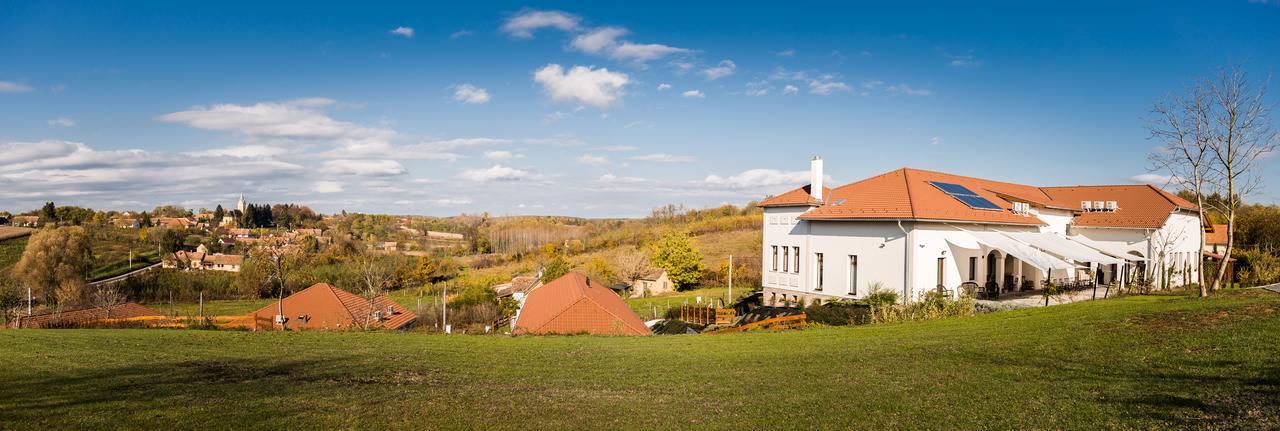 Radhe Resort Es Syam Meditacios Es Rendezvenykozpont Somogyvámos Buitenkant foto
