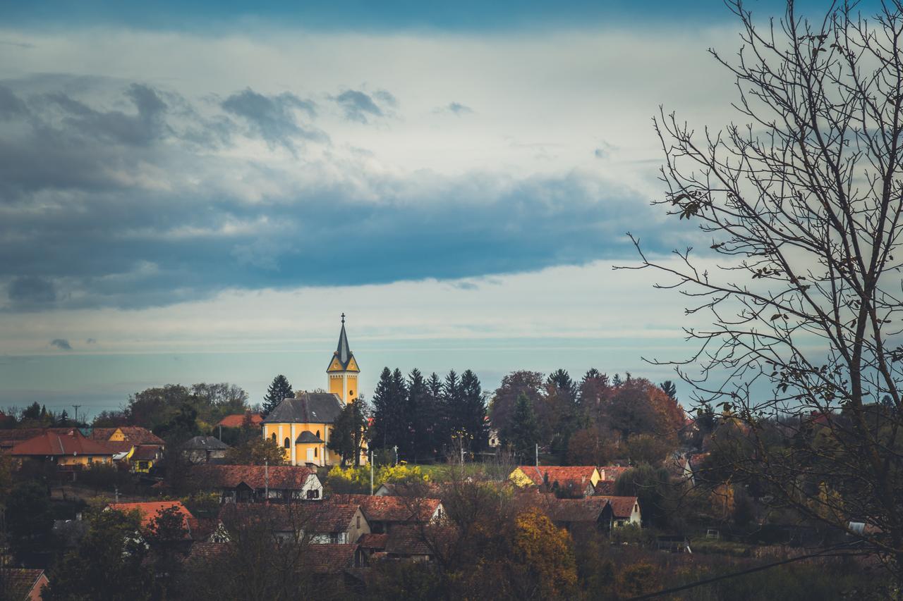 Radhe Resort Es Syam Meditacios Es Rendezvenykozpont Somogyvámos Buitenkant foto