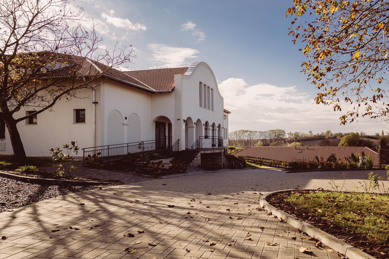 Radhe Resort Es Syam Meditacios Es Rendezvenykozpont Somogyvámos Buitenkant foto