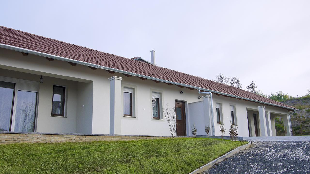 Radhe Resort Es Syam Meditacios Es Rendezvenykozpont Somogyvámos Buitenkant foto