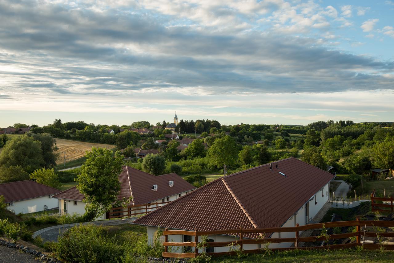 Radhe Resort Es Syam Meditacios Es Rendezvenykozpont Somogyvámos Buitenkant foto